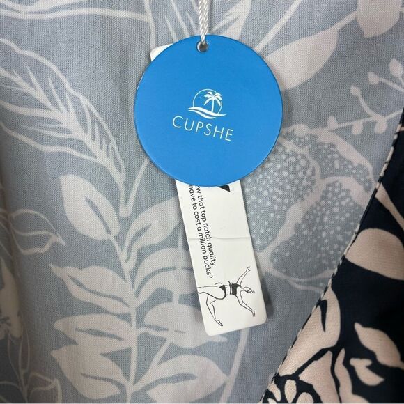 Nwt Cupshe Ariana Wrap Dress Floral Coverup size large - Picture 6 of 15